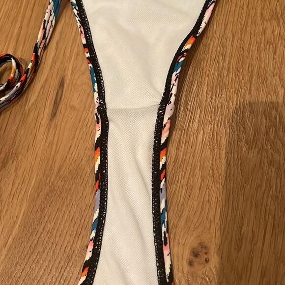 Boohoo - Aztec Print O Ring Tie Detail Bikini Top & Bottoms - Picture 5 of 5